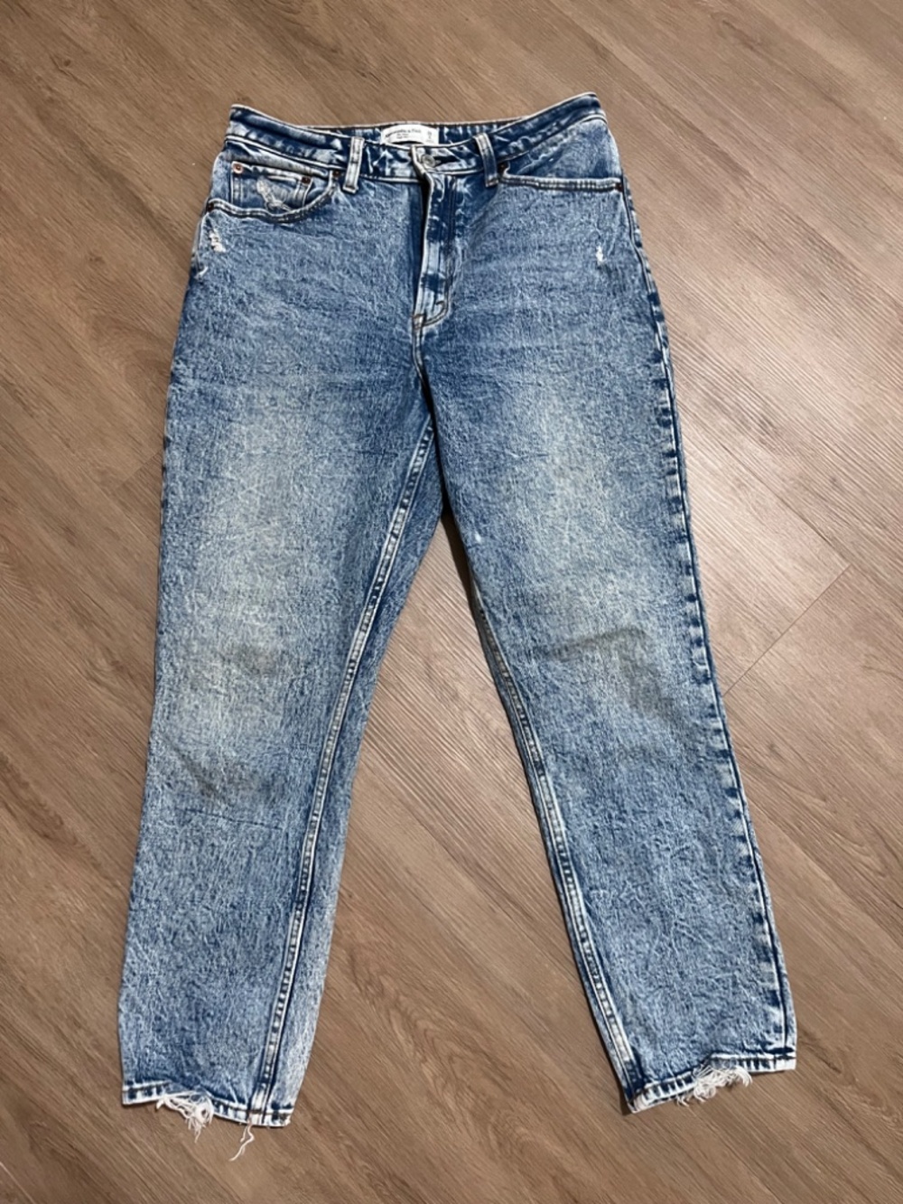 Abercrombie & Fitch The Mom High Rise Acid Wash Jean/Size 28/6 Regular
